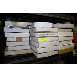 COLLECTION WITH OVER 30 ASSORTED PLATES FROM GIFT