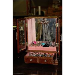 JEWELLERY BOX WITH CONTENTS INCLUDING TWO LADIES