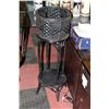 Image 1 : ROUND BLACK WICKER PLANT STAND