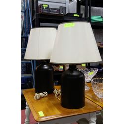 SET OF 2 VINTAGE LAMPS WITH SHADES