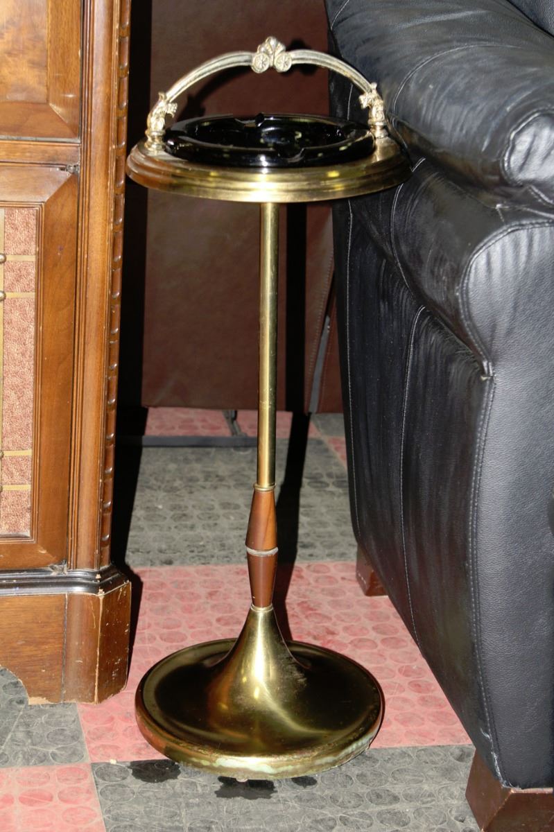 VINTAGE BRASS ASHTRAY STAND