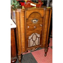 ROGERS MAJESTIC CORP VINTAGE RADIO