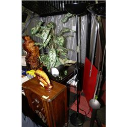 BLACK FLOOR LAMP WITH AN ADJUSTABLE ARM AND A FOOT