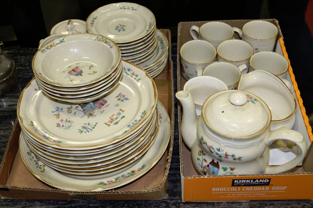 40 PIECE INTERNATIONAL STONEWARE SET JAPAN