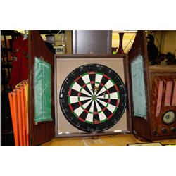 KINGS HEAD PUB AND LODGING DART CASE WITH BOARD