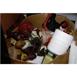 BOX WITH COLLECTIBLE STAR WARS CUPS AN FIGURINES