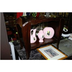 VINTAGE MAGAZINE RACK