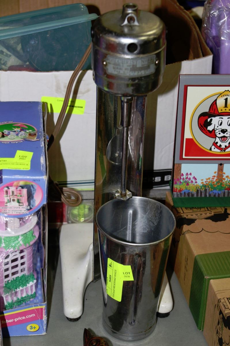 VINTAGE MILKSHAKE MAKER