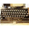 Image 2 : Vintage Imperial Typewriter