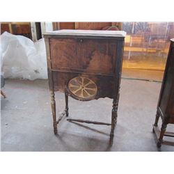 Fade Floor Model Radio