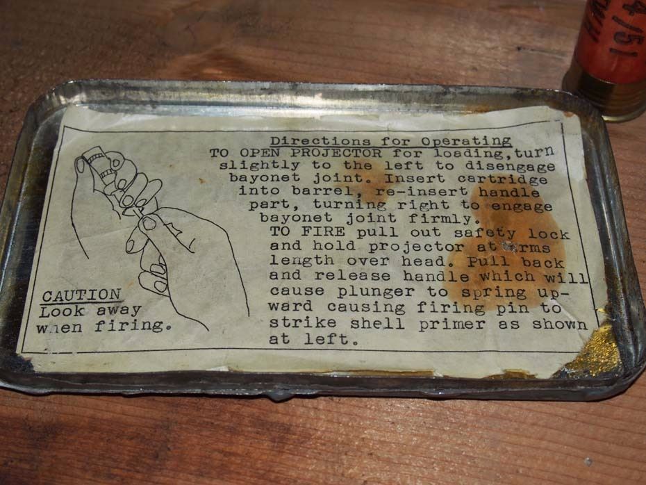 Royal Canadian Navy Distress Signal Kit - Bodnarus Auctioneering