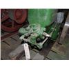 Image 2 : 1 1/2 HP John Deere Stationary Engine