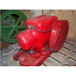 1 1/2 - 2 1/2 HP International LB Stationary Engine, Includes Lid