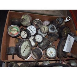 Various Small Engine Parts (Gauges)