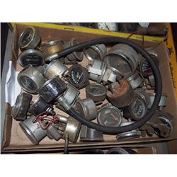 Various Small Engine Parts (Gauges)