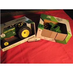 1/50 John Deere 4425 combine & John Deere 2640 utility tractor