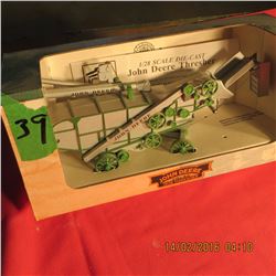 1/28 John Deere Die-cast Thresher