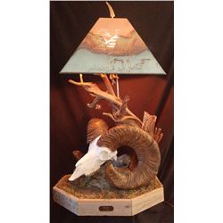 “HIDE & SEEK” SHEEP HORN LAMP