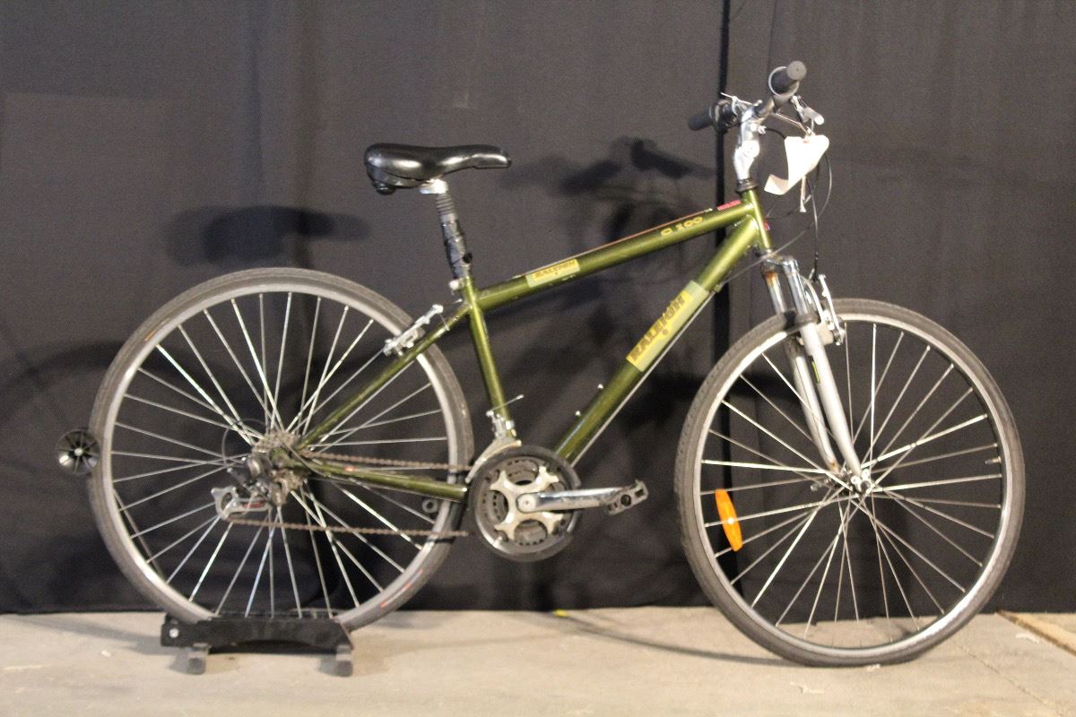 Green Raleigh C100 21 Speed Front Suspension Hybrid Bike Green Raleigh C100 21 Speed Front Suspension Hybrid Bike