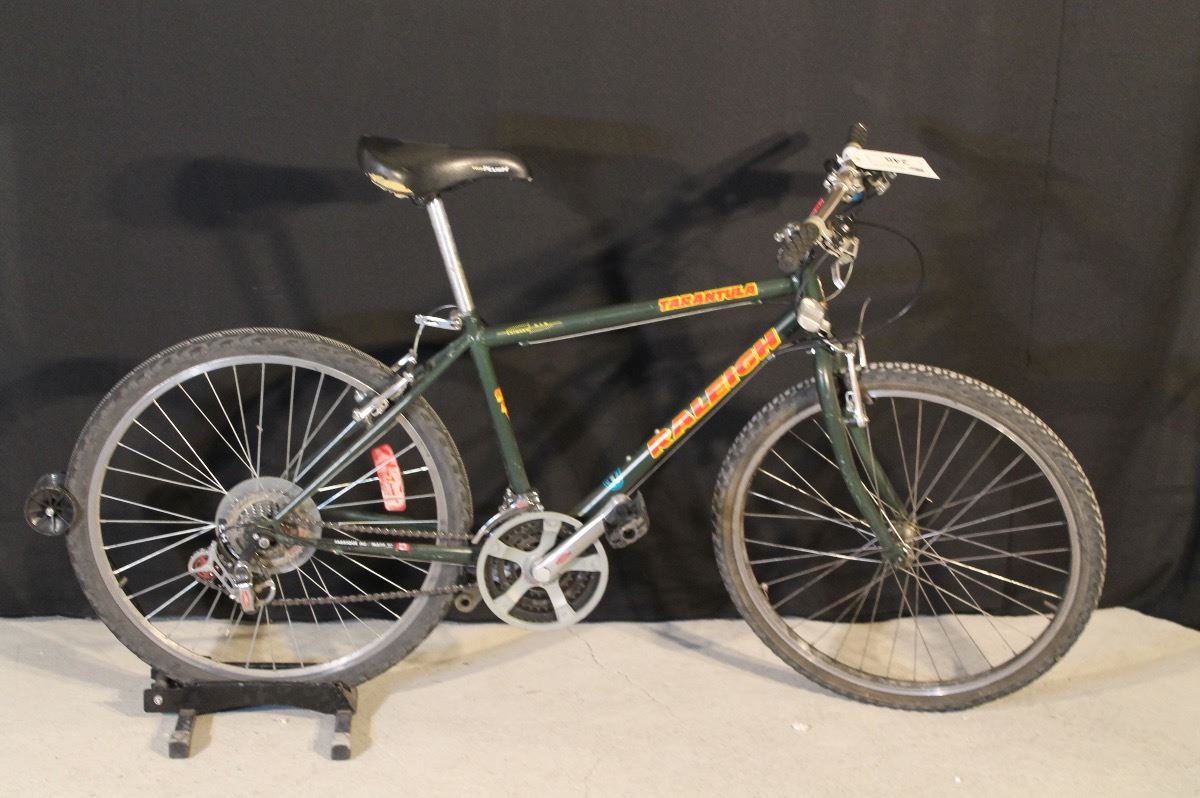 Tarantula Bike GREEN RALEIGH TARANTULA 18 SPEED MOUNTAIN BIKE