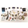 Image 1 : Collection of Native American Beadwork