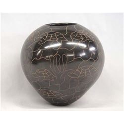 Mexican Mata Ortiz Sgraffito Turtle Jar by T. Tena