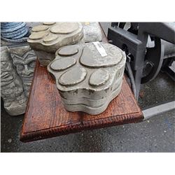 CONCRETE - STEPPING STONE - PAW - SMALL - 3 ttl