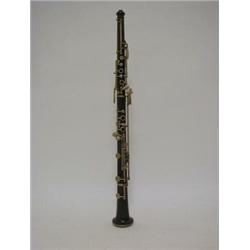 AN AFRICAN BLACKWOOD CLARINET, length 56cm  20-30...