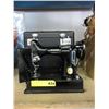 Image 1 : Small vintage portable Singer sewing machine