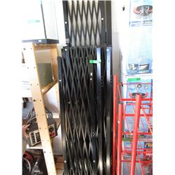 4 Accordion security gates - used