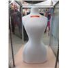 Image 1 : Female mannequin torso form