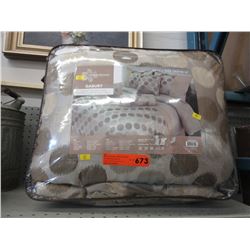 King size 7 piece bed in bag
