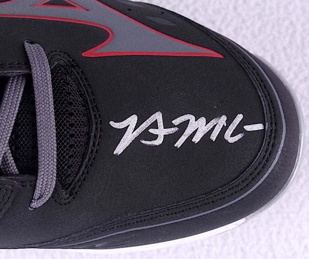 Brian McCann Signed Braves Mizuno Baseball Shoe (MLB Hologram)