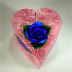 Steven Lundberg 1999 heart paperweight