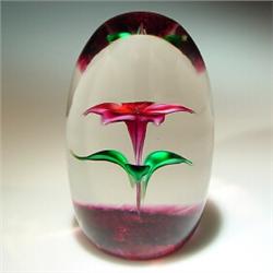 Strathearn 1975 red flower paperweight