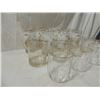 Image 2 : SWANKY SWIG BAR BEVERAGE GLASSES FISH GOLD RIM