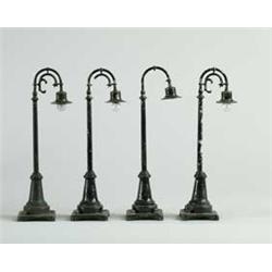 LOT OF 4 LIONEL STREET LAMPS