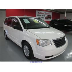 2010 - CHRYSLER TOWN AND COUNTRY!