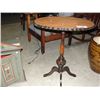 Image 1 : WALNUT OCCASIONAL TABLE