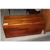 Image 1 : BEAUTIFUL ROSEWOOD CEDAR LINED BLANKET BOX