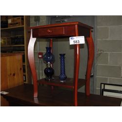 OCCASIONAL TABLE WITH VASE AND OIL LAMP