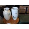 Image 2 : 2 CHINESE VASES