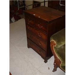 MAHOGANY 2 OVER 3 CHEST OF DRAWERS Estimate: £100-150...