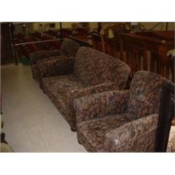3 PIECE SUITE IN FLORAL PATTERNED UPHOLSTERY COMPRISING DROP END SETTEE AND 2 CHAIRS Estimate:...