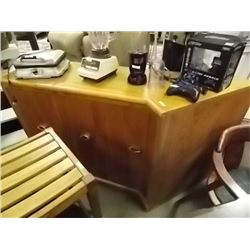 COUNTER HEIGHT CUPBOARD - 3 DOOR