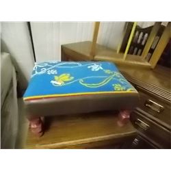 RETRO FOOT STOOL