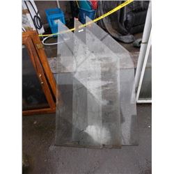 SHEETS OF GLASS WITH ANGLE TOP - 3 TTL
