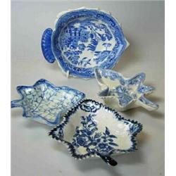 Four various blue and white leaf pickle dishes, one by Rogers, the veins naturalistically picked ou.