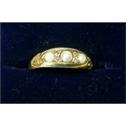 A Victorian 18ct gold ring set with diamonds and pearls   £80-120...