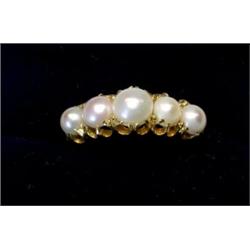 A ring set with five graduated pearls   £50-70...